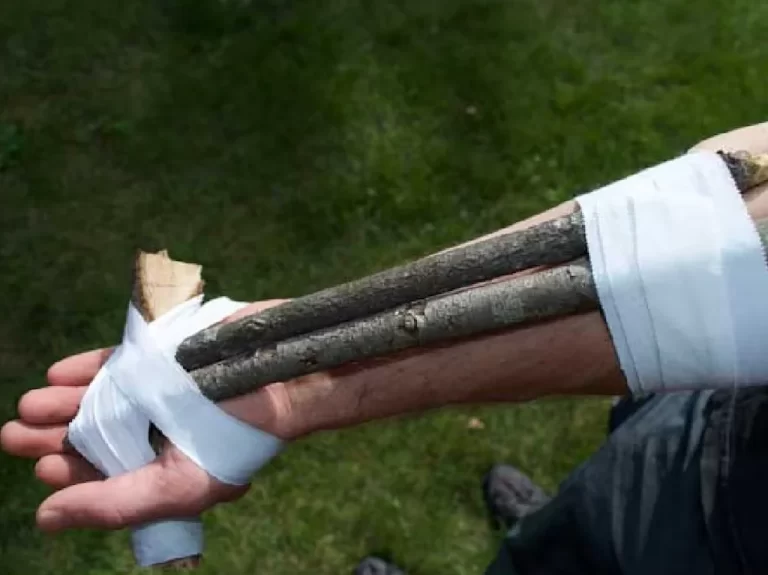 Survival first aid tools arm splint