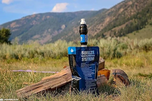A Sawyer Squeeze review showing the filter in a mountain environment